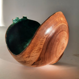 Elm bowl with marbled green leaf